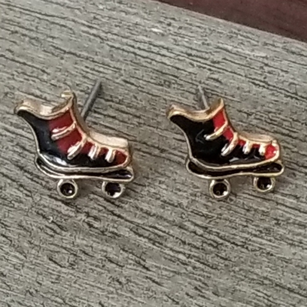 NEW Retro Roller Skates Stud Earrings 1/4"